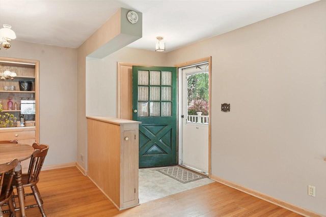 10114 W Fiebrantz AVENUE, Milwaukee, WI 53222
