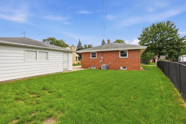 10114 W Fiebrantz AVENUE, Milwaukee, WI 53222
