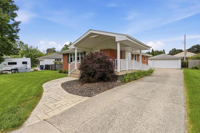 10114 W Fiebrantz AVENUE, Milwaukee, WI 53222