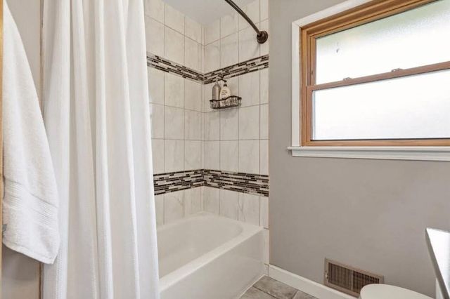10114 W Fiebrantz AVENUE, Milwaukee, WI 53222