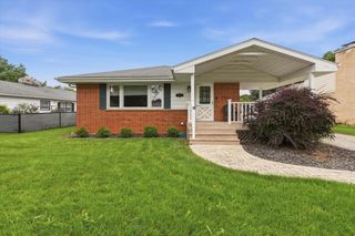 10114 W Fiebrantz AVENUE, Milwaukee, WI 53222