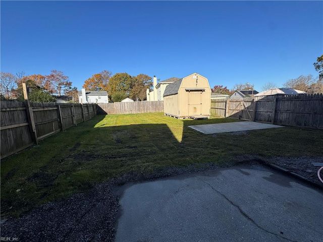 1503 Oak Knoll LN, Virginia Beach, VA 23464