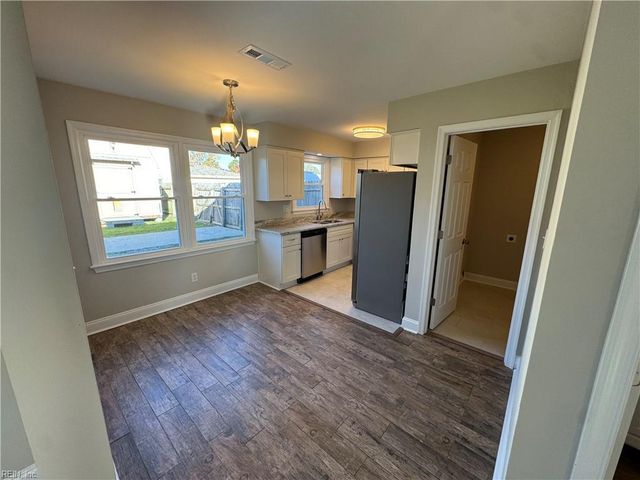 1503 Oak Knoll LN, Virginia Beach, VA 23464