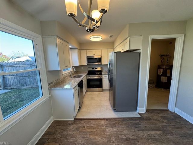 1503 Oak Knoll LN, Virginia Beach, VA 23464