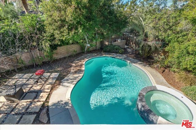 20001 Gypsy Lane, Woodland Hills (los Angeles), CA 91364