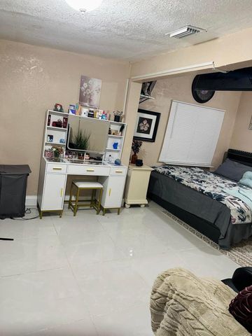 833 Briggs Street Street, West Palm Beach, FL 33405