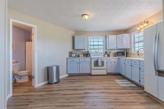 402 Seashell Drive, Surfside Beach, TX 77541