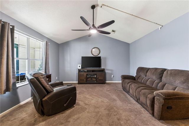 2310 NE 68th Street, Gladstone, MO 64118