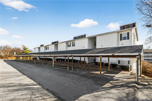 2310 NE 68th Street, Gladstone, MO 64118