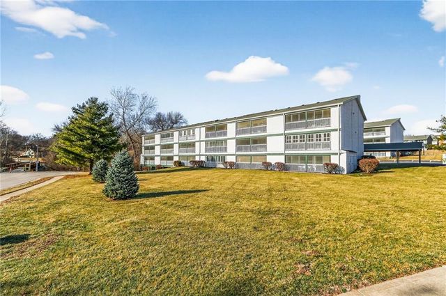 2310 NE 68th Street, Gladstone, MO 64118