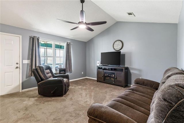 2310 NE 68th Street, Gladstone, MO 64118