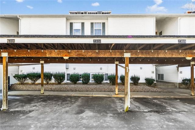 2310 NE 68th Street, Gladstone, MO 64118