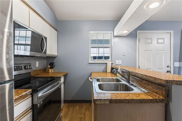 2310 NE 68th Street, Gladstone, MO 64118