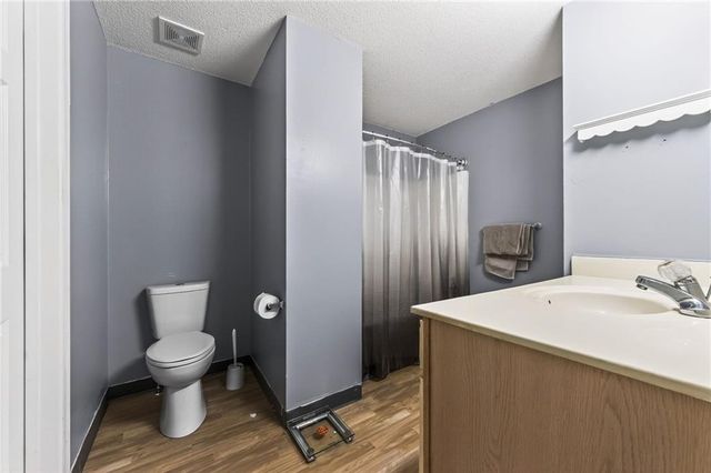 2310 NE 68th Street, Gladstone, MO 64118