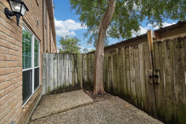 355 N Post Oak Lane 644, Houston, TX 77024