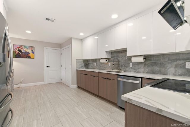 261 Vista Drive, Jericho, NY 11753