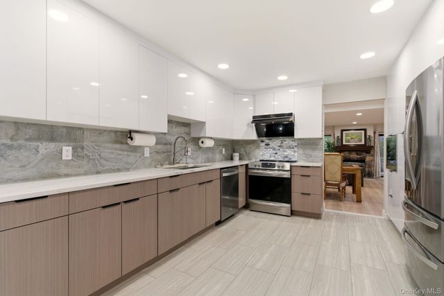 261 Vista Drive, Jericho, NY 11753