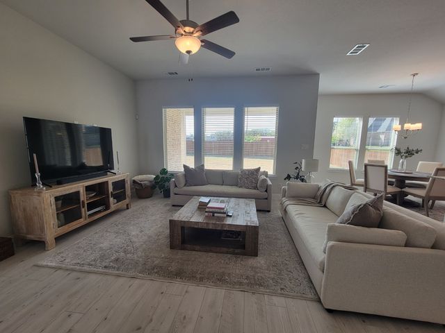 509 Pebble Circle, Azle, TX 76020