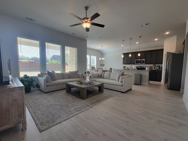 509 Pebble Circle, Azle, TX 76020
