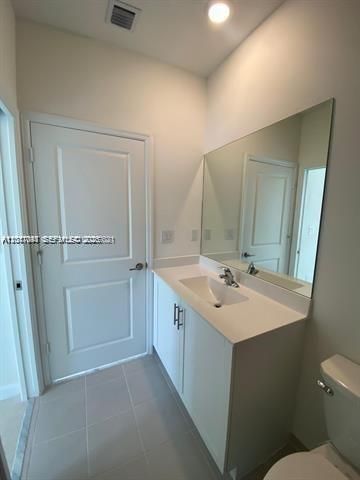 575 NE 208th Ter 575, Miami, FL 33179