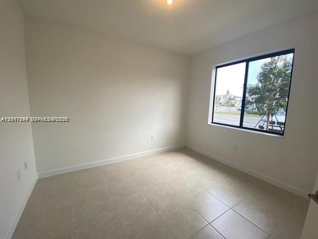 575 NE 208th Ter 575, Miami, FL 33179