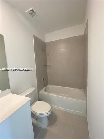 575 NE 208th Ter 575, Miami, FL 33179