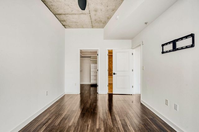 360 Nueces ST 2004, Austin, TX 78701