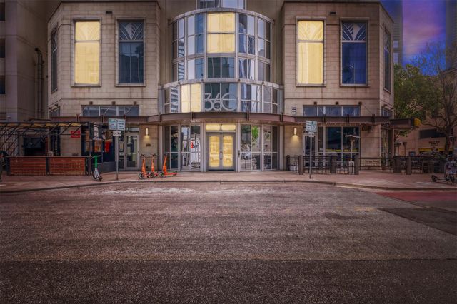 360 Nueces ST 2004, Austin, TX 78701