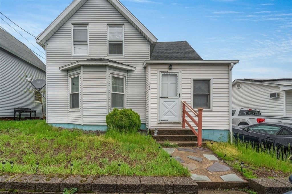 952 Somerville Street, Manchester, NH 03103