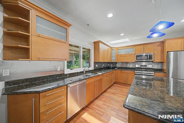 217 Lyncrest Road, Englewood Cliffs, NJ 07632