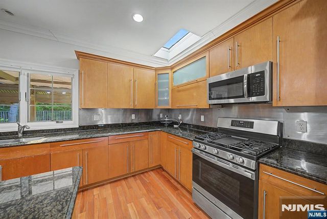217 Lyncrest Road, Englewood Cliffs, NJ 07632