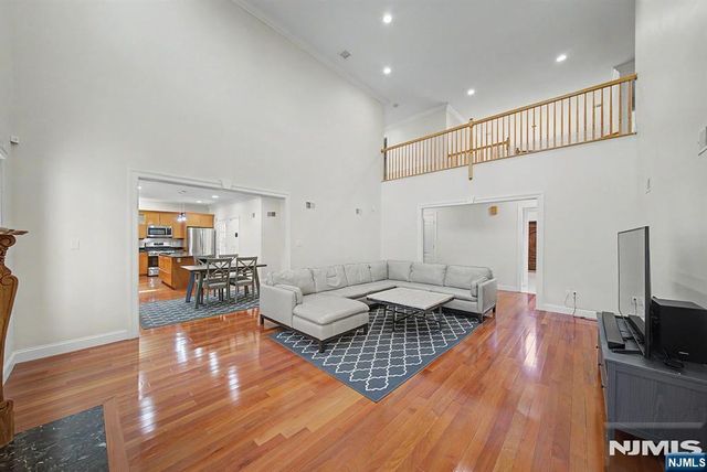 217 Lyncrest Road, Englewood Cliffs, NJ 07632