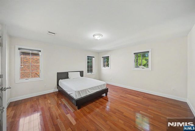 217 Lyncrest Road, Englewood Cliffs, NJ 07632