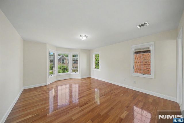 217 Lyncrest Road, Englewood Cliffs, NJ 07632