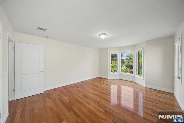 217 Lyncrest Road, Englewood Cliffs, NJ 07632