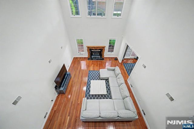 217 Lyncrest Road, Englewood Cliffs, NJ 07632