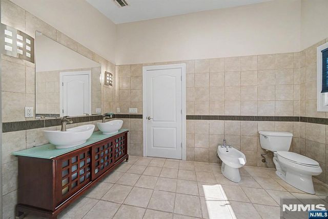 217 Lyncrest Road, Englewood Cliffs, NJ 07632