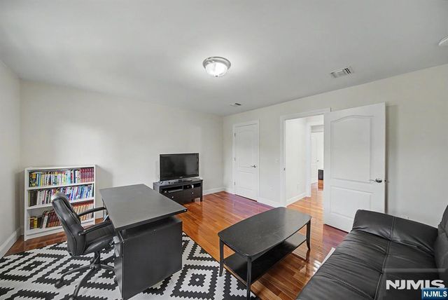217 Lyncrest Road, Englewood Cliffs, NJ 07632