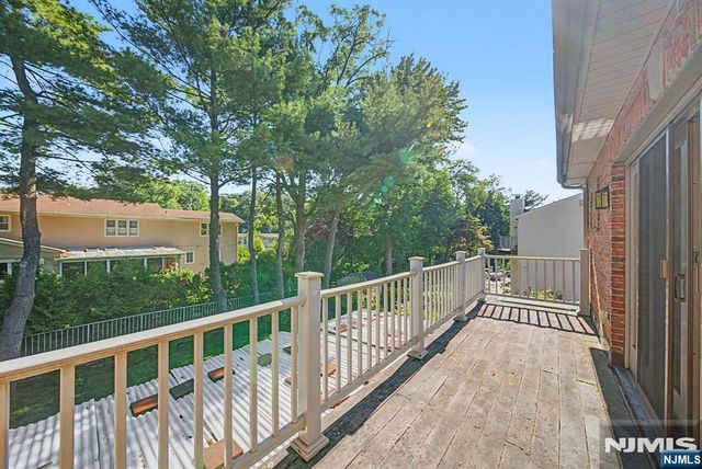 217 Lyncrest Road, Englewood Cliffs, NJ 07632