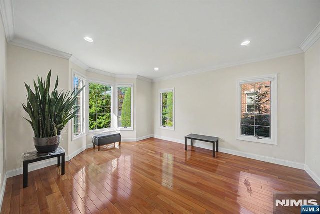 217 Lyncrest Road, Englewood Cliffs, NJ 07632