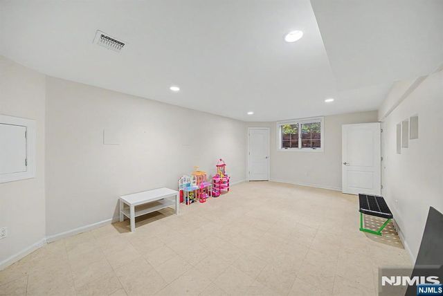 217 Lyncrest Road, Englewood Cliffs, NJ 07632