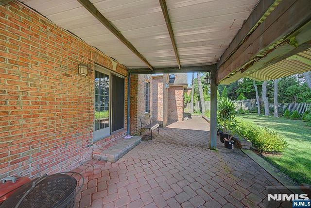 217 Lyncrest Road, Englewood Cliffs, NJ 07632