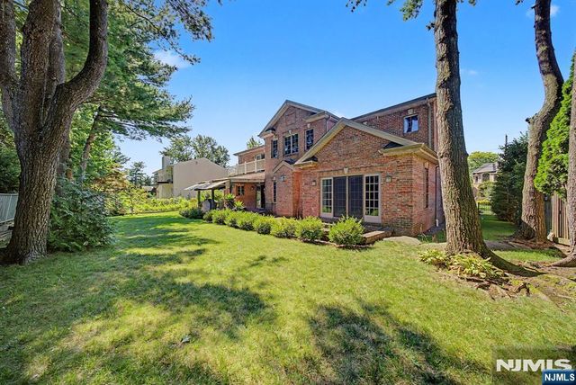 217 Lyncrest Road, Englewood Cliffs, NJ 07632
