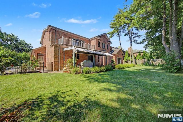 217 Lyncrest Road, Englewood Cliffs, NJ 07632