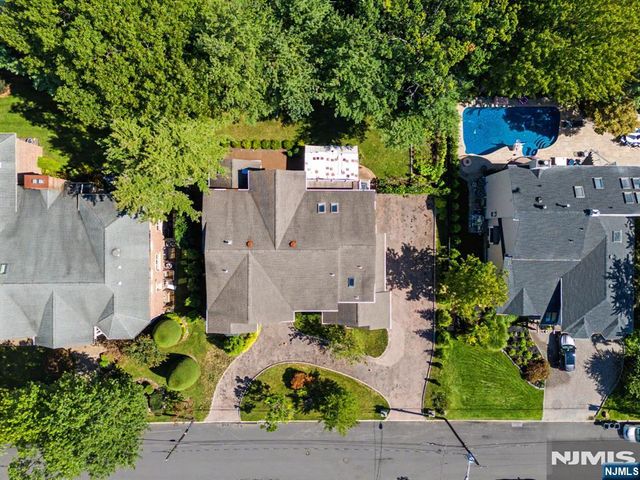 217 Lyncrest Road, Englewood Cliffs, NJ 07632