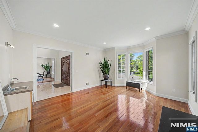 217 Lyncrest Road, Englewood Cliffs, NJ 07632