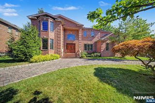217 Lyncrest Road, Englewood Cliffs, NJ 07632