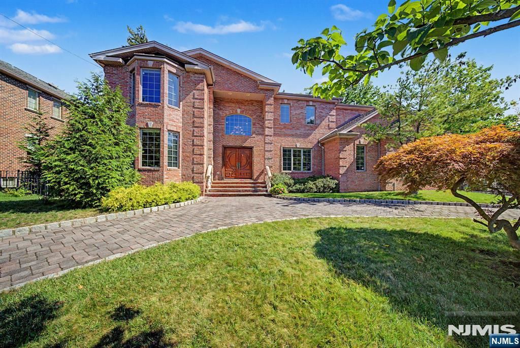 217 Lyncrest Road, Englewood Cliffs, NJ 07632
