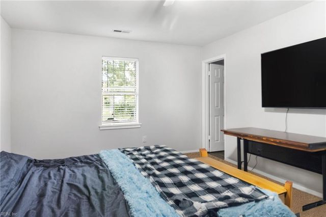 224 Dozier LN, Virginia Beach, VA 23454