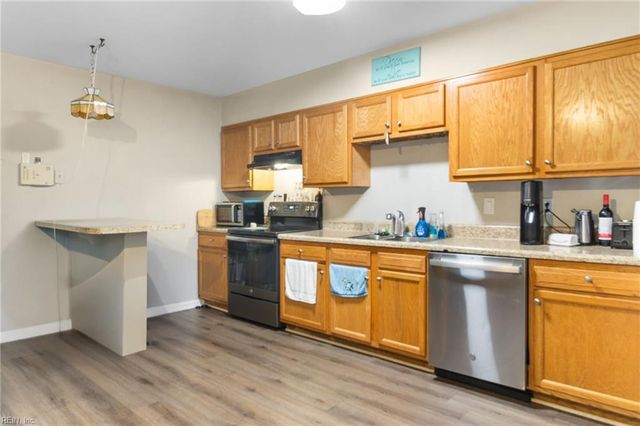 224 Dozier LN, Virginia Beach, VA 23454